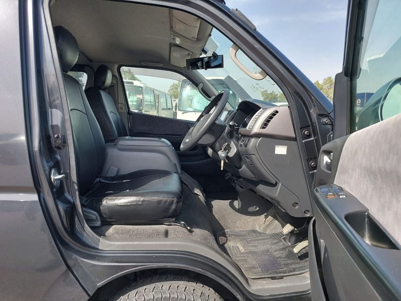 تويوتا هاياس TOYOTA HIACE VAN RHD 2004 MODEL 2.0 L PETROL AUTOMATIC(PM02513)