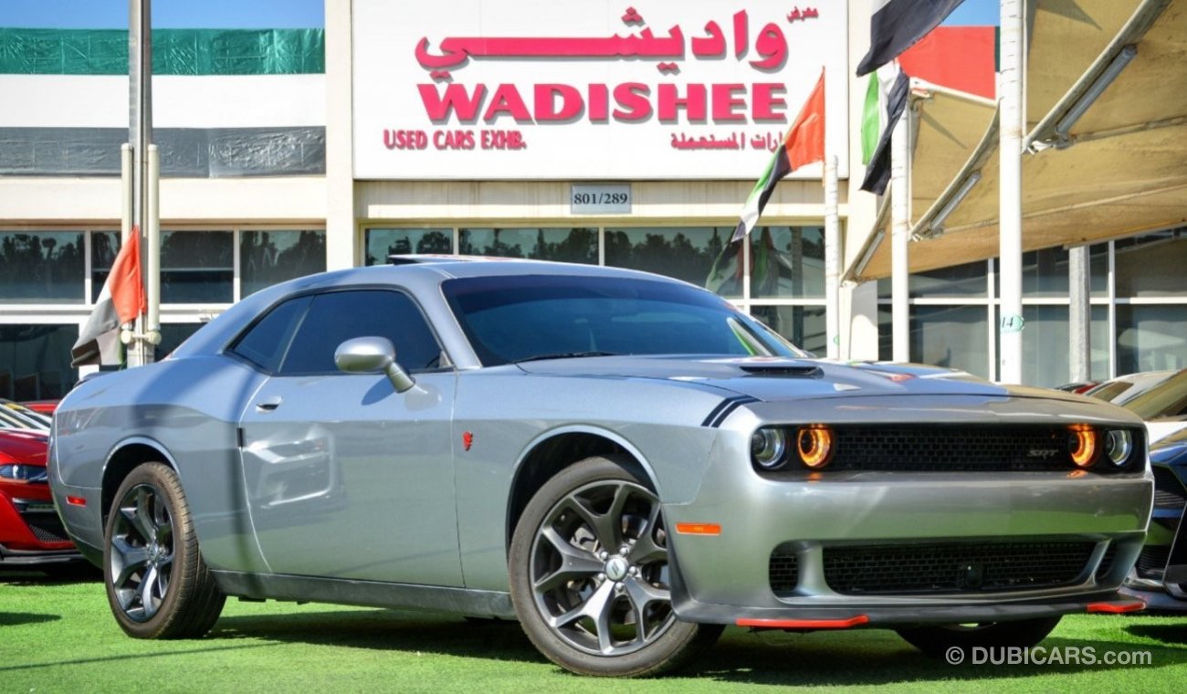 دودج تشالينجر SOLD!!!!Dodge Challenger SXT V6 2018/Full option/Original Airbags/Sunroof/Very Good Condition