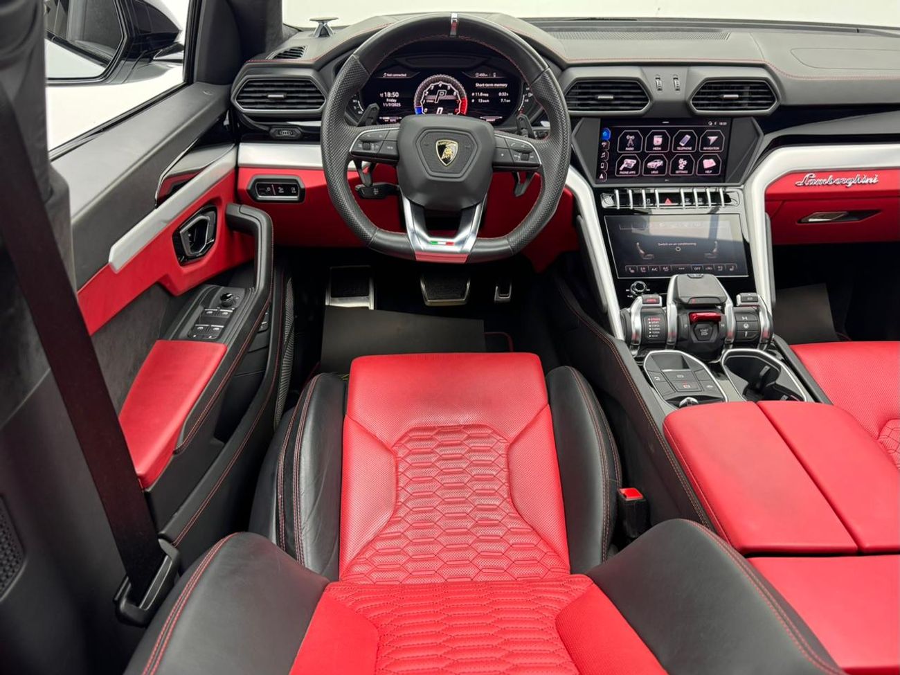 Lamborghini Urus STD 4.0T V8 2019 Lamborghini Urus, Full Lamborghini Service History, 1 Year Warranty, GCC