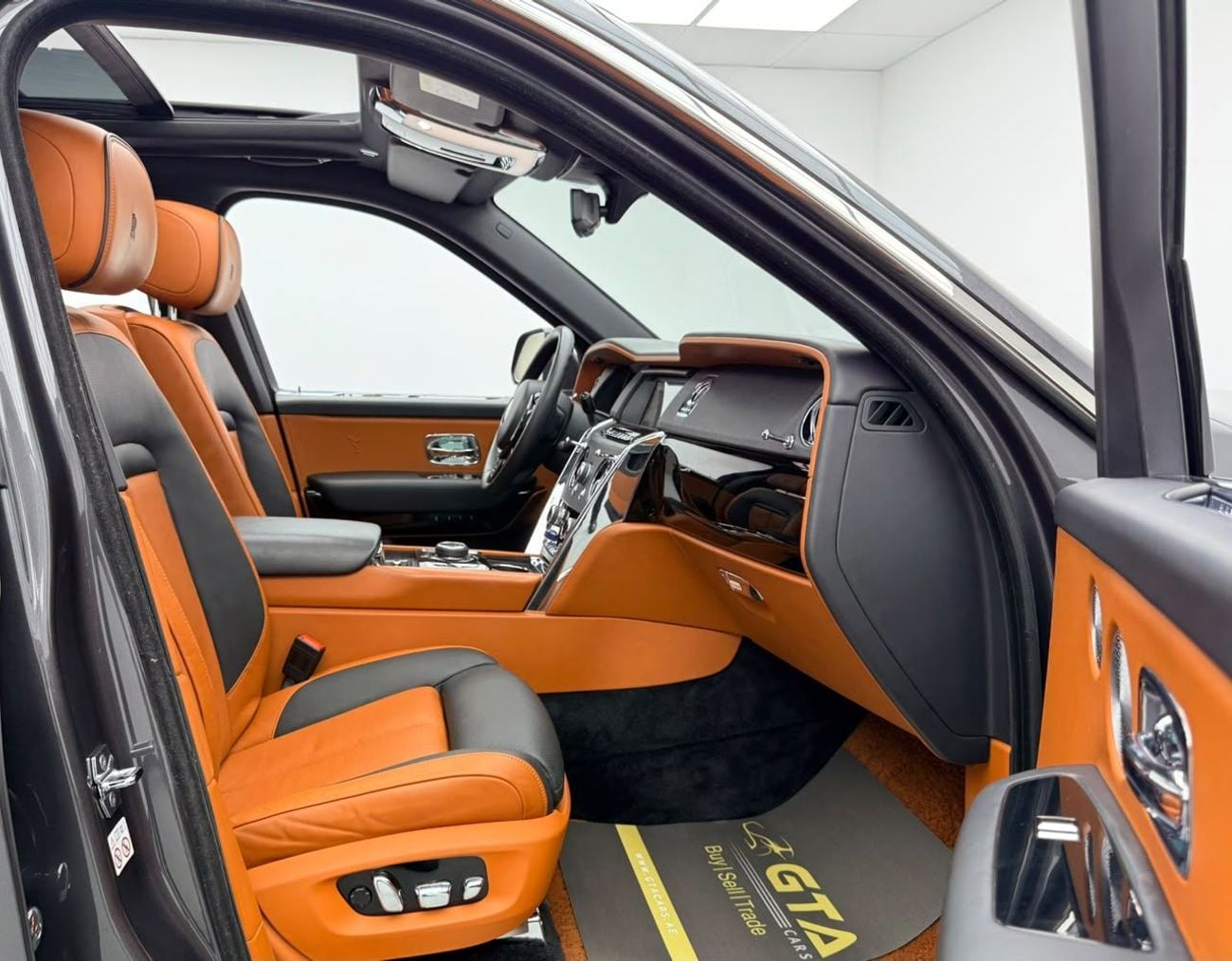 Rolls Royce Cullinan STANDARD 2020 Rolls Royce Cullinan, Warranty, Full Service History, Fully Loaded, Excellent Condition, GCC