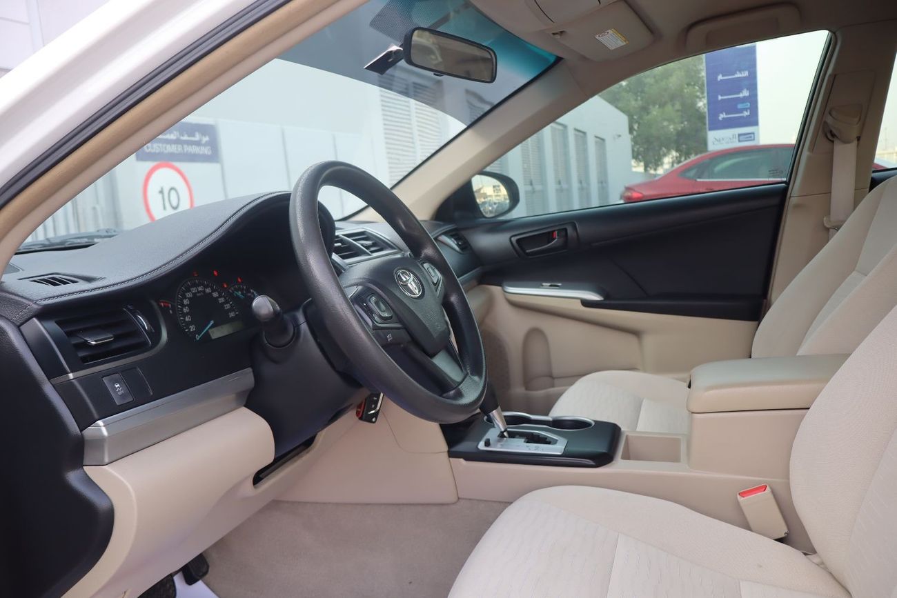 Toyota Camry SE 2.5L (215 HP)