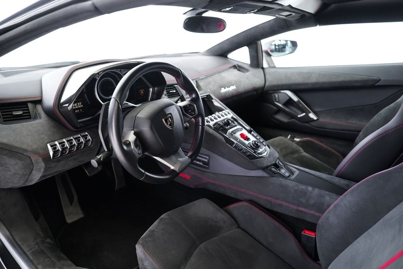 لامبورغيني أفينتادور 6.5L V12 Aventador Roadster Pirelli Edition