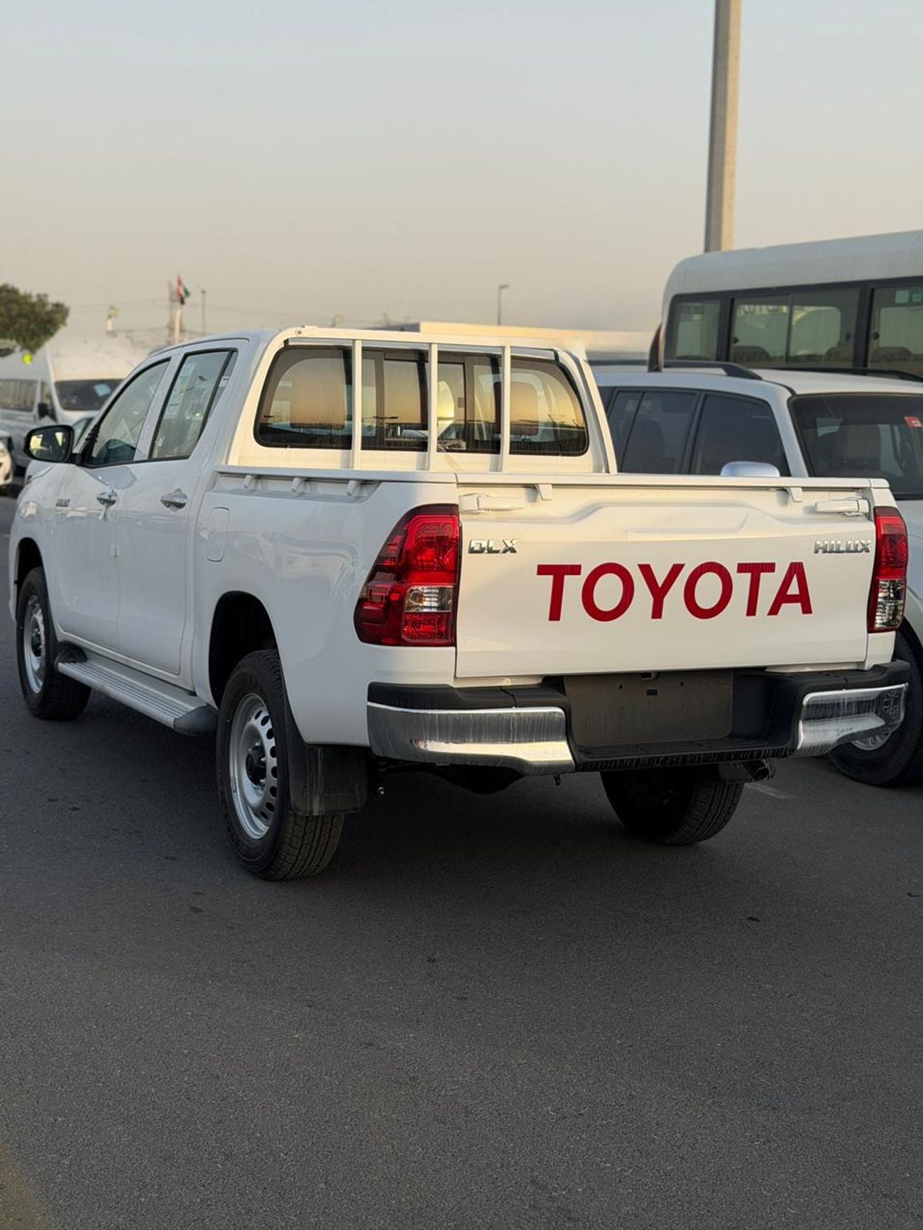 Toyota Hilux DLX DC 2.7L 4WD PETROL AUTOMATIC TRANSMISSION ( ONLY FOR RE-EXPORT )