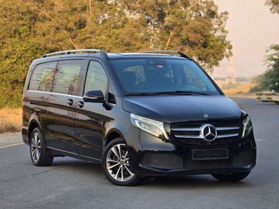 مرسيدس بنز V 250 AVANTGARDE/E MERCEDES V-250 GCC 2023 // 2KEYS // PERFECT CONDITION // 8SEATS // ACCIDENT FREE