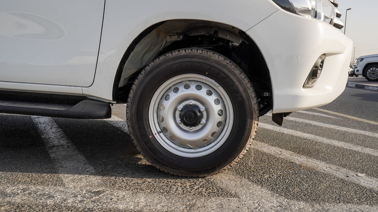 Toyota Hilux 2.4L Diesel 4WD Single Cabin M/T