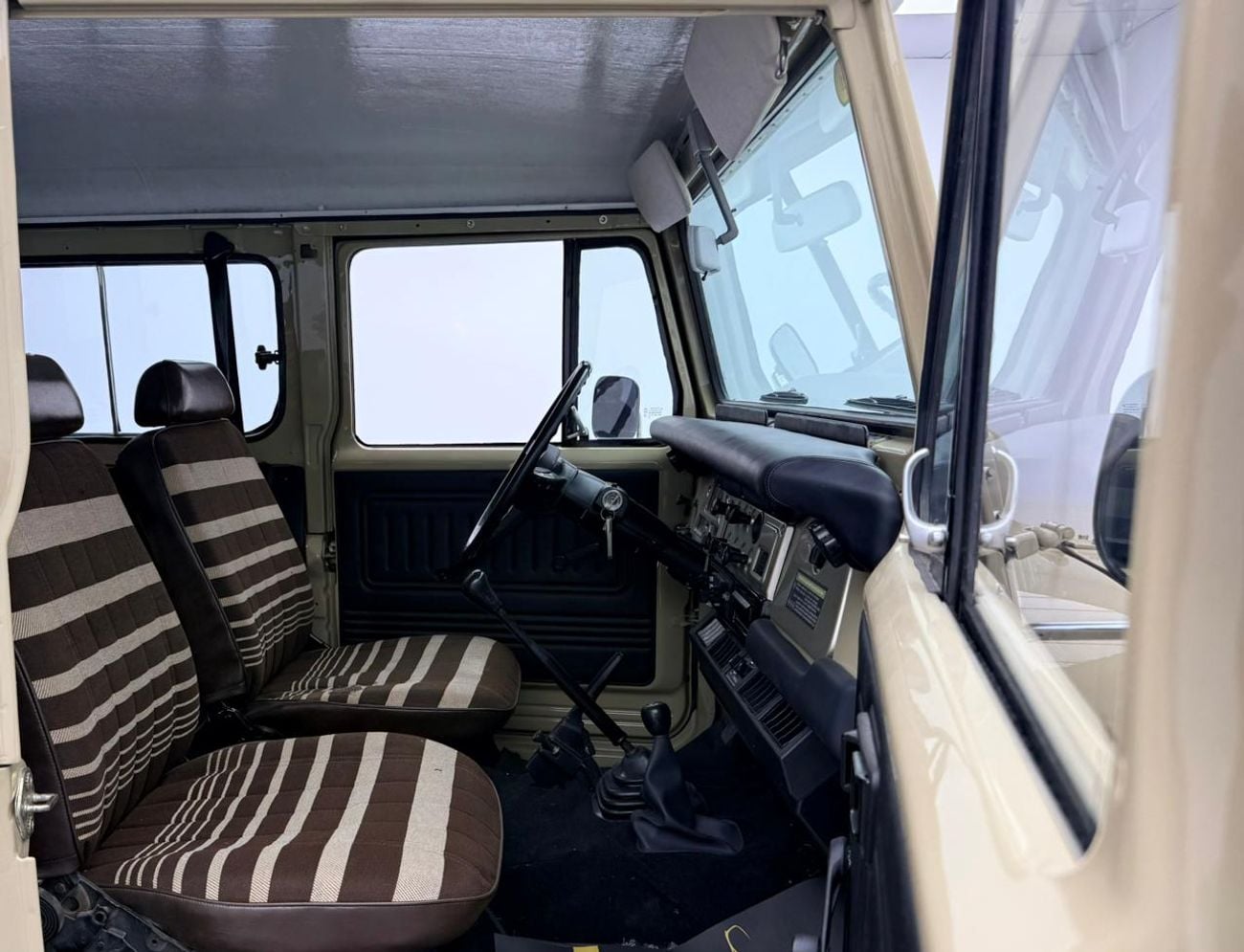 Toyota Land Cruiser 1984 Toyota Land Cruiser 2 Doors, Heating System, Sanyo Audio System, Excellent Condition