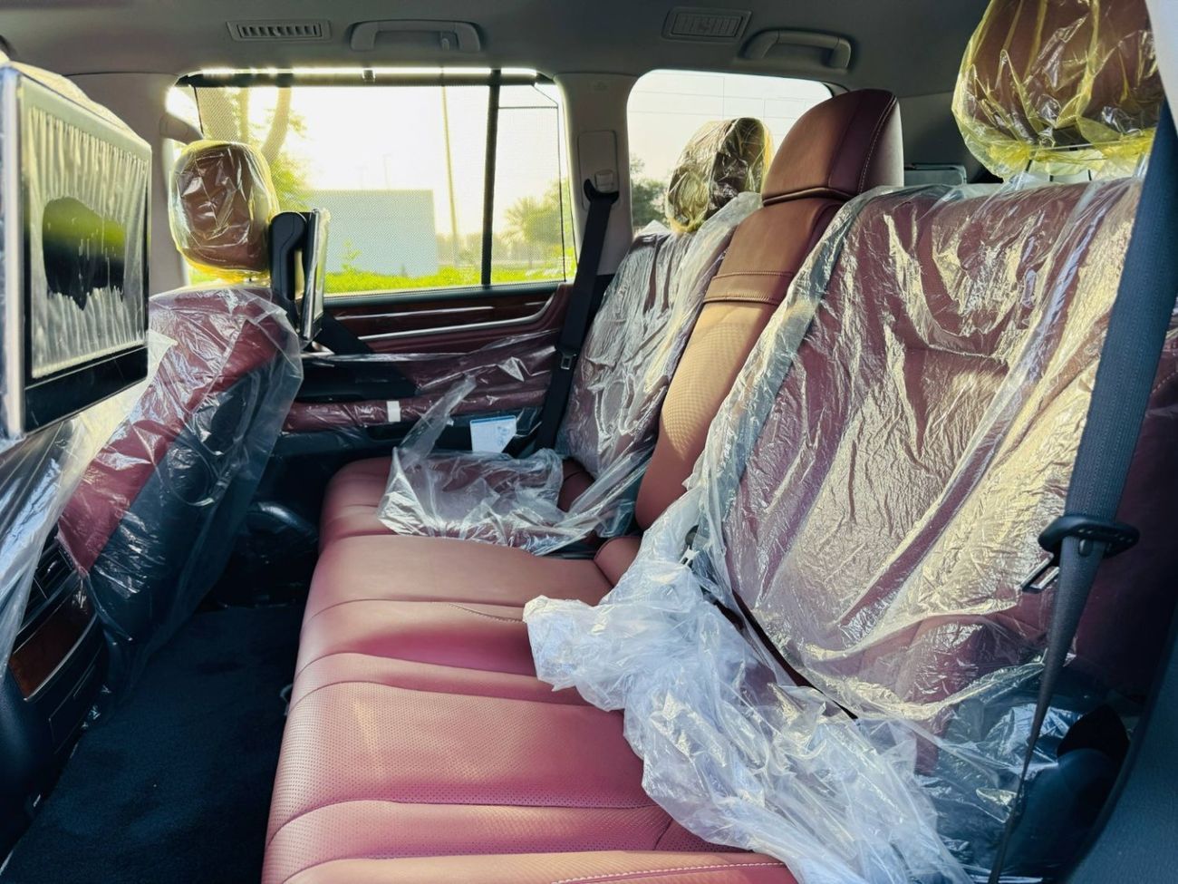 Lexus LX 570 Signature 5.7L GCC SPEC NEAT AND CLEAN LESS KILOMETER