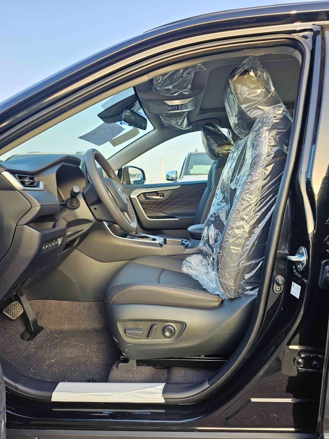 تويوتا راف ٤ STYLE PLUS / 2.0L PETROL / 360* CAMERAS WITH PANORAMIC ROOF / FULL OPTION (CODE # STYLE PLUS)