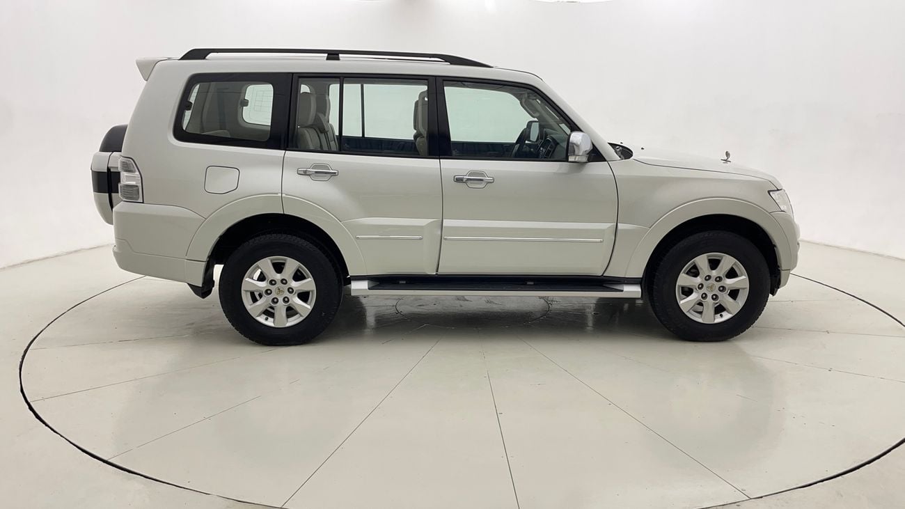 ميتسوبيشي باجيرو GLS MID 3 | بدون دفعة مقدمة | اختبار القيادة في المنزل