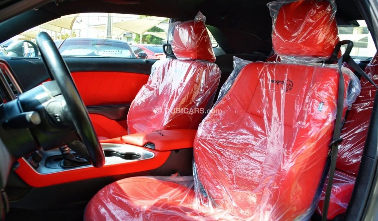 Dodge Challenger Challenger SXT V6 3.6L 2019/ SRT Kit/ Leather Interior/ Excellent Condition