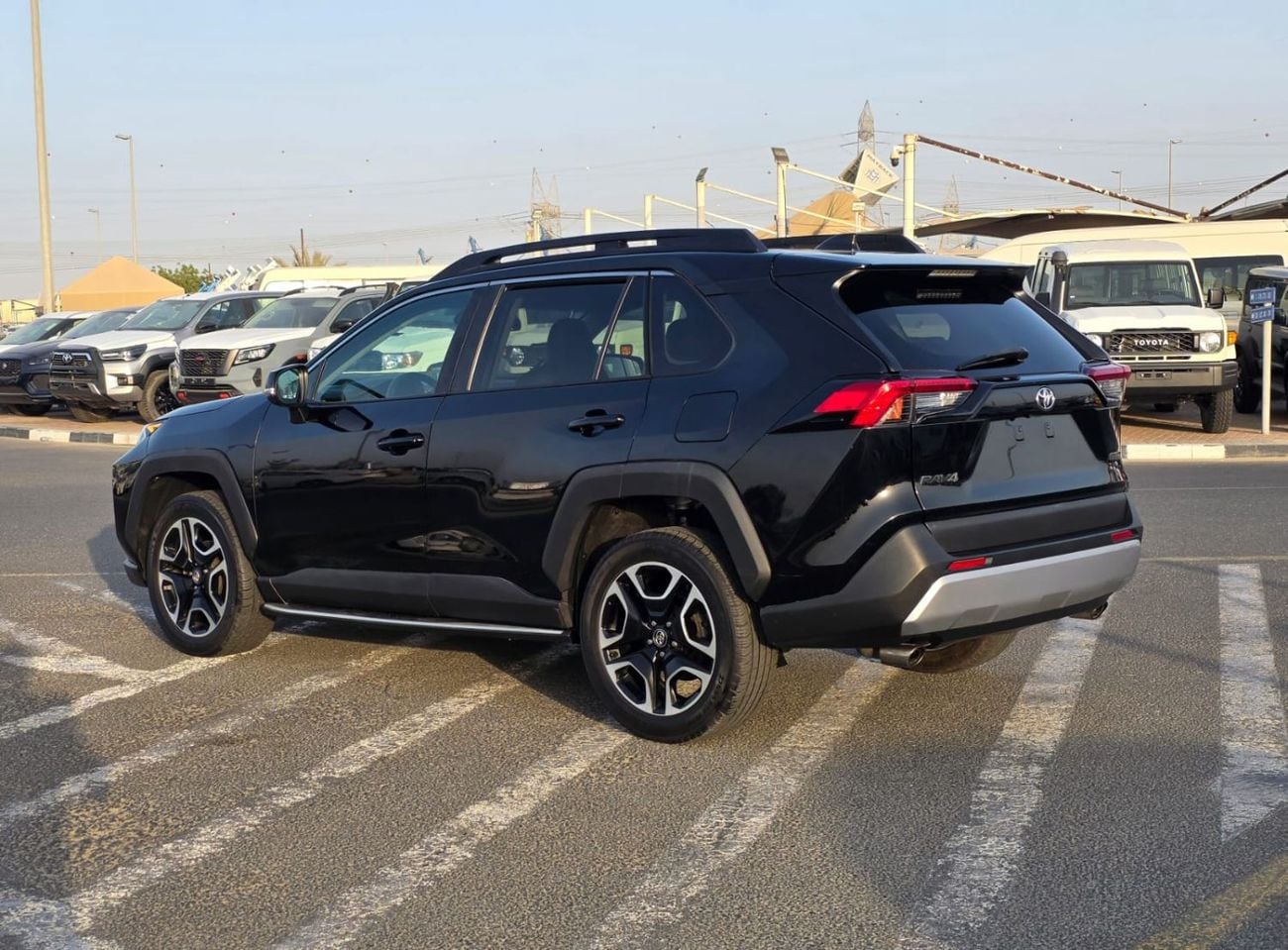 تويوتا راف ٤ Advanture Edition 4x4 , Push button and Original leather seats