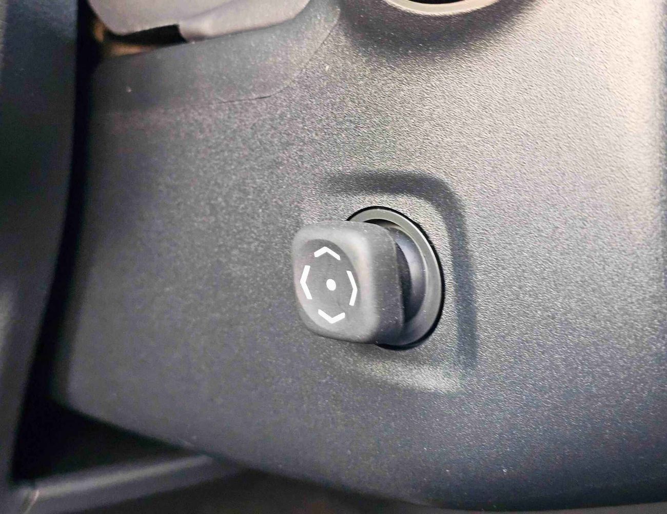 تويوتا برادو LUXURY, 2.8L V4 DIESEL, POWER SEAT WITH 360*CAM / HEADUP WITH SUNROOF (CODE # 68048)