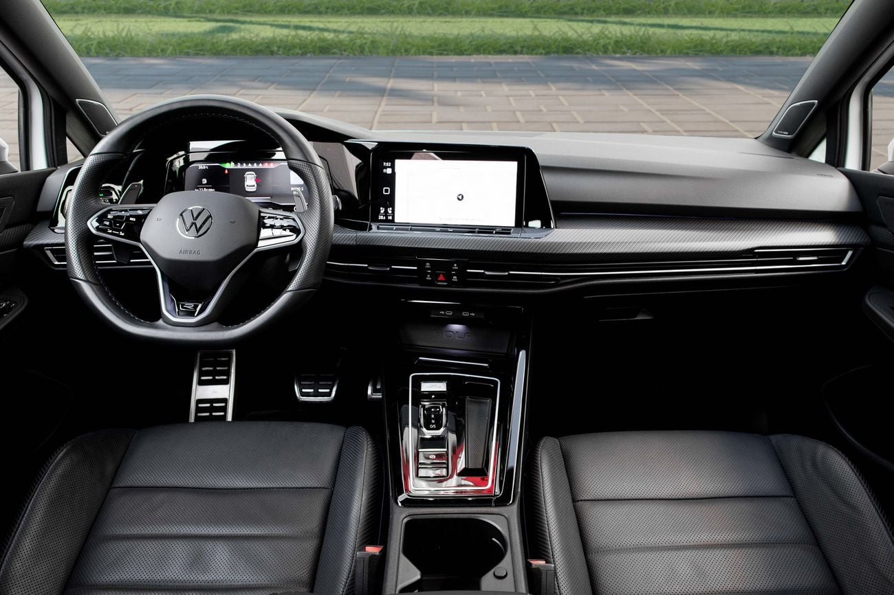 فولكس واجن جولف Golf R | 3,428 P.M | 0% Downpayment | LEATHER | SUNROOF | VW WARRANTY! | Ramadan Offer!