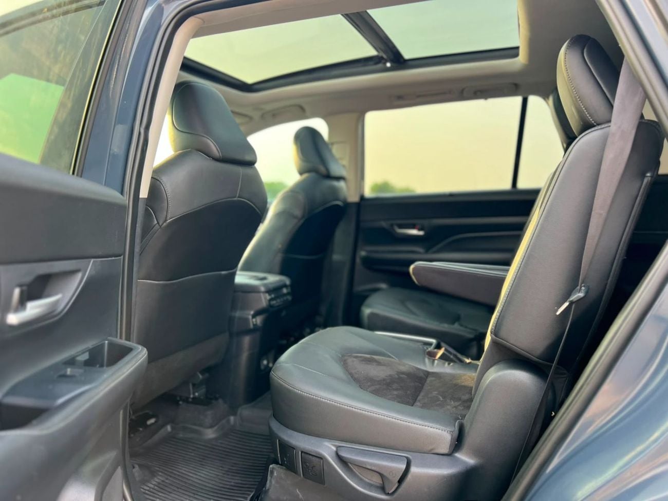 Toyota Grand Highlander  2024 Toyota Grand Highlander PLATINUM 2.4L V4 Turbo - Panoramic View - 360* 5 CAM - HUD - AWD 4x4 Fu