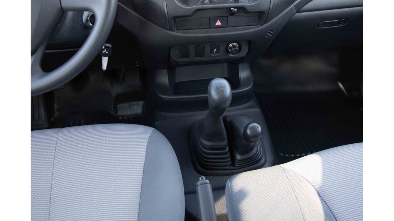 Mitsubishi L200 2023 Mitsubishi L200 2.5 GL - Grey Graphite Metallic	inside Grey Dark