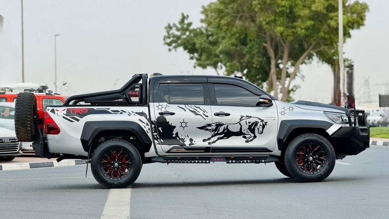 تويوتا هيلوكس 2022| 2.8L DIESEL ENGINE | AT | RHD | HEAVY BULL BAR WITH FOCUSED LED LIGHTS | DUAL BULL BAR ANTENNA