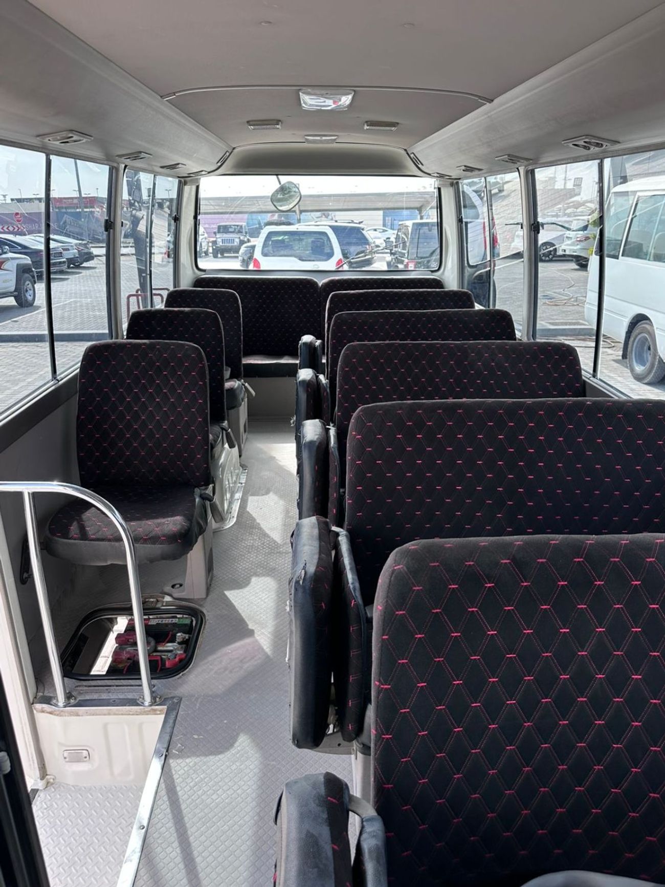تويوتا كوستر Manual - Diesel - Bus - Rear Wheel Drive - 26 Seats - 2 Door