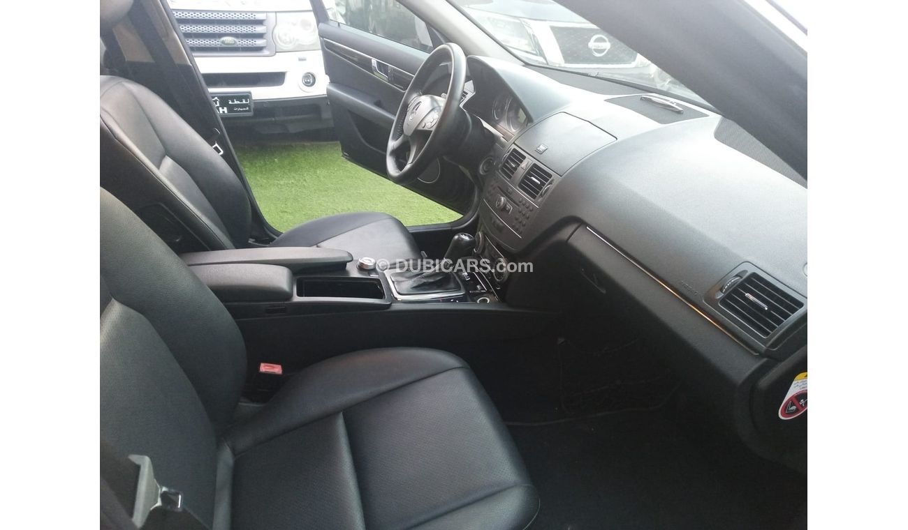 Mercedes-Benz C 180 C180 Gulf 4 cylinder, blue color, cruise control, alloy wheels, leather sensors, fog lights, in exce