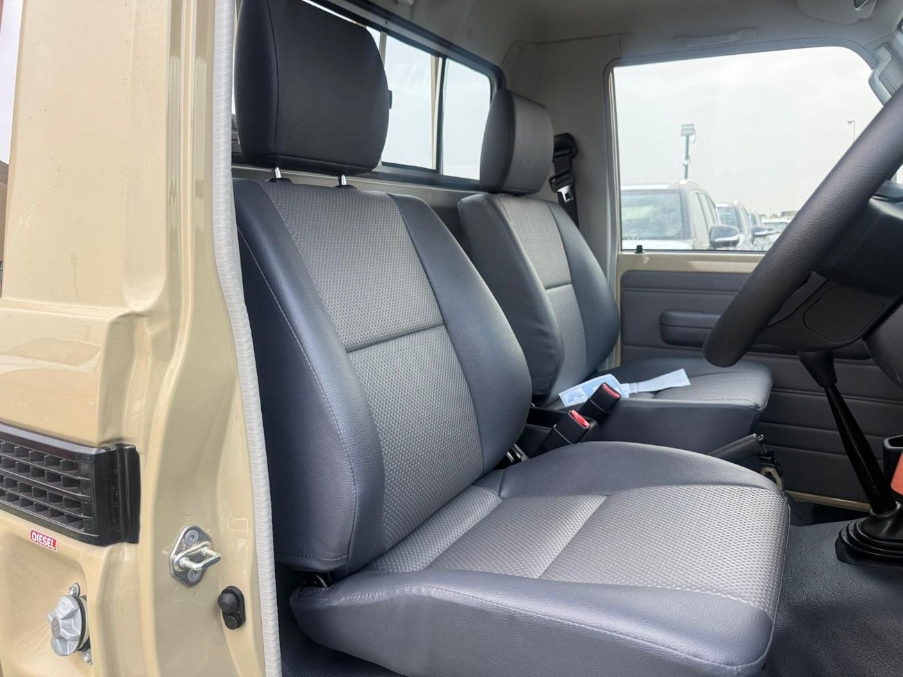 تويوتا لاند كروزر بيك آب LC79 4.2L V6 SINGLE CAB M/T