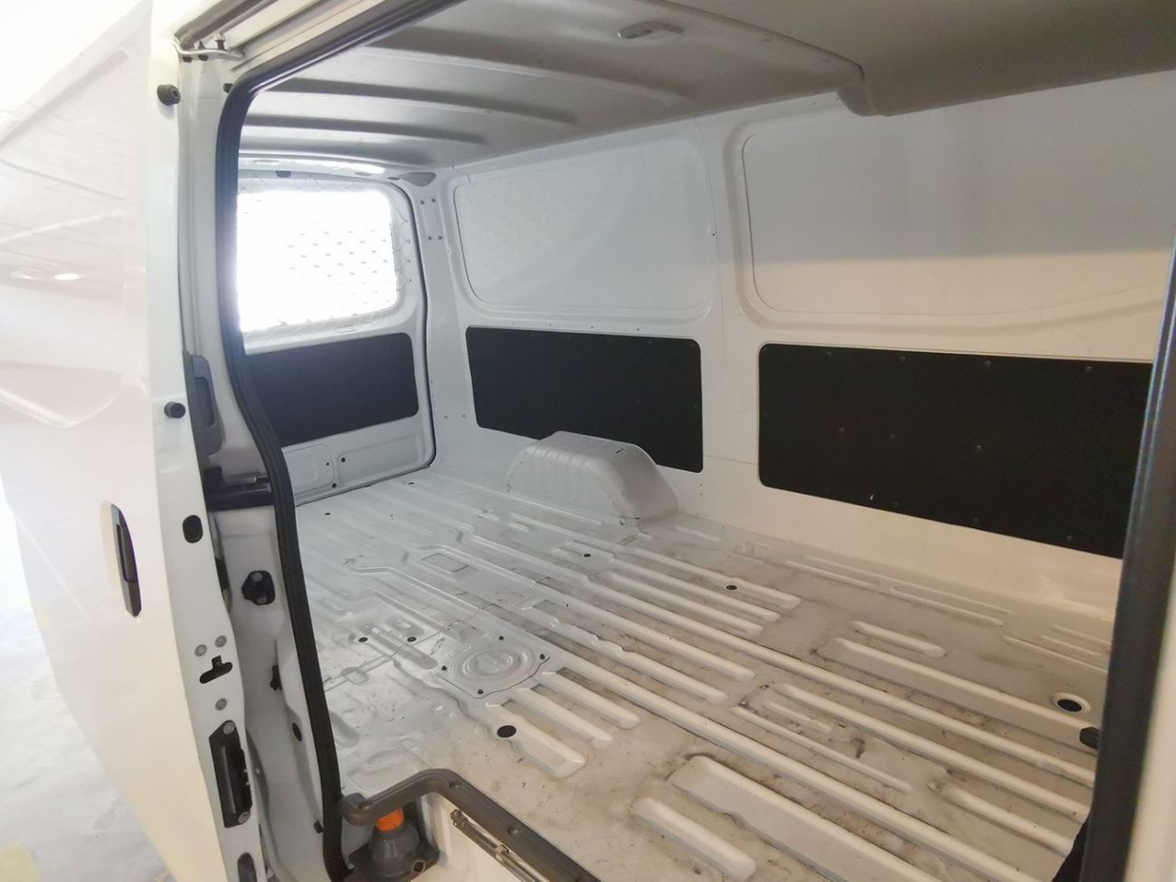 Nissan Urvan Panel Van Std 2.5L M/T (3 Seater) Petrol (4 Door) Manual Transmission