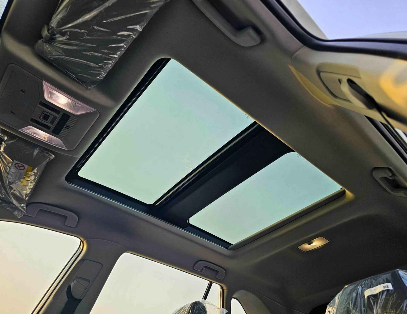 تويوتا راف ٤ HYBRID/ELITE PLUS E-CVT/2.5L V4 4WD/PANORAMIC ROOF, POWER SEATS (CODE # RHEP4)