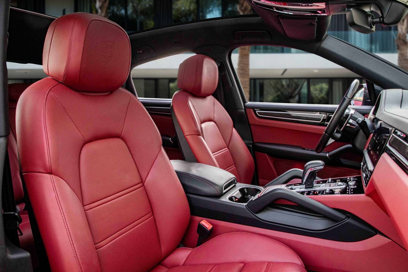 Porsche Cayenne Cayenne Coupe Chrono Pack | 5,680 P.M | 0% Downpayment | Low KMS!