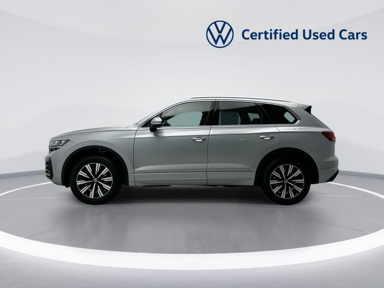 فولكس واجن طوارق ELEGANCE with Sunroof - Leather Seats 3L | 42,100 AED SAVINGS from New Car