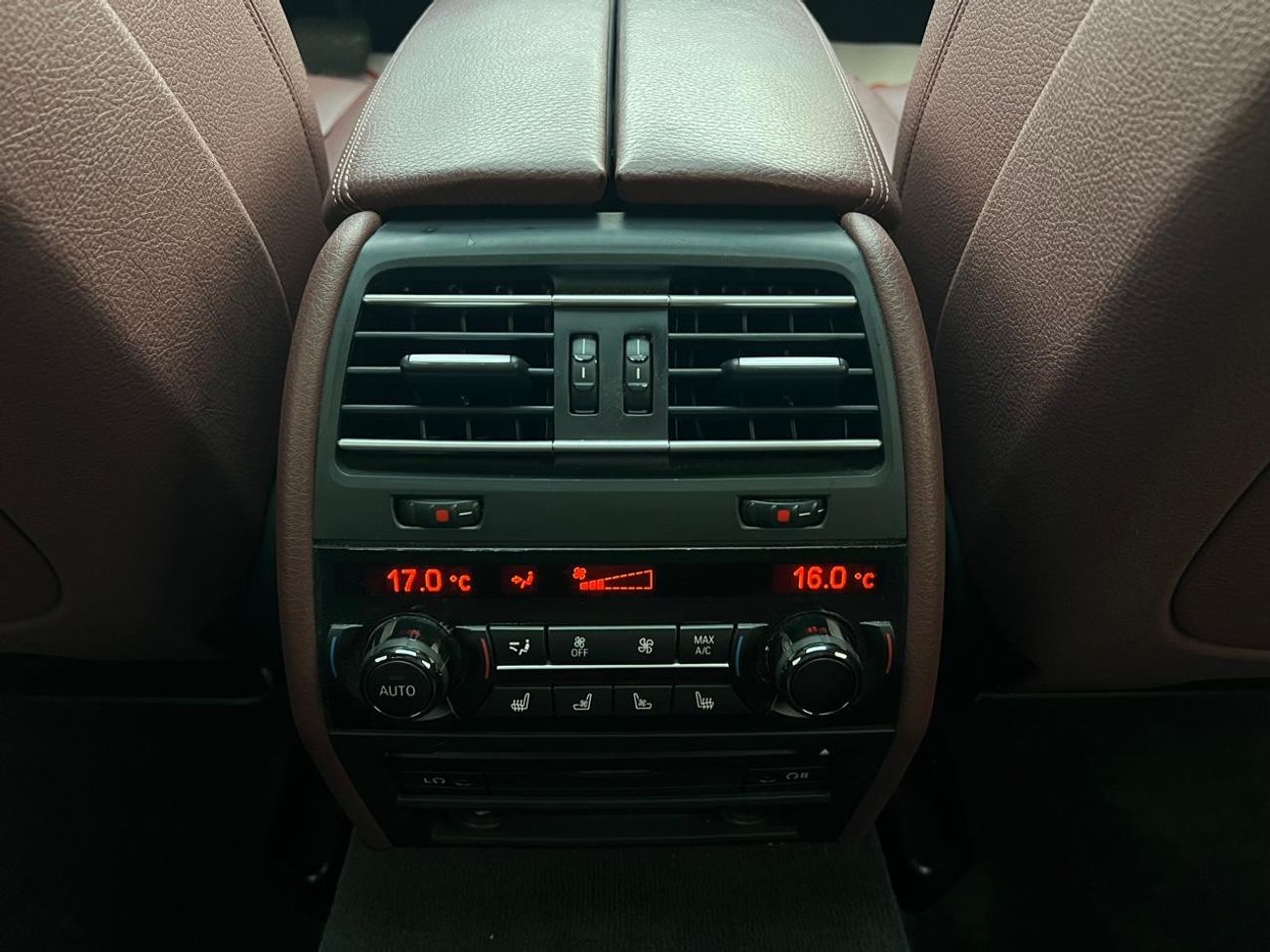 بي أم دبليو 750Li بريستيج بي ام دبليو 750 لارج موديل 2014 مواصفات خليجية صبغ وكالة بدون حوادث