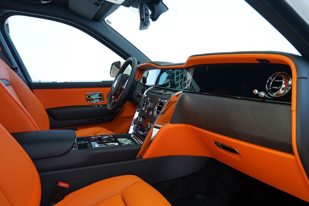 Rolls-Royce Cullinan SILVER BADGE