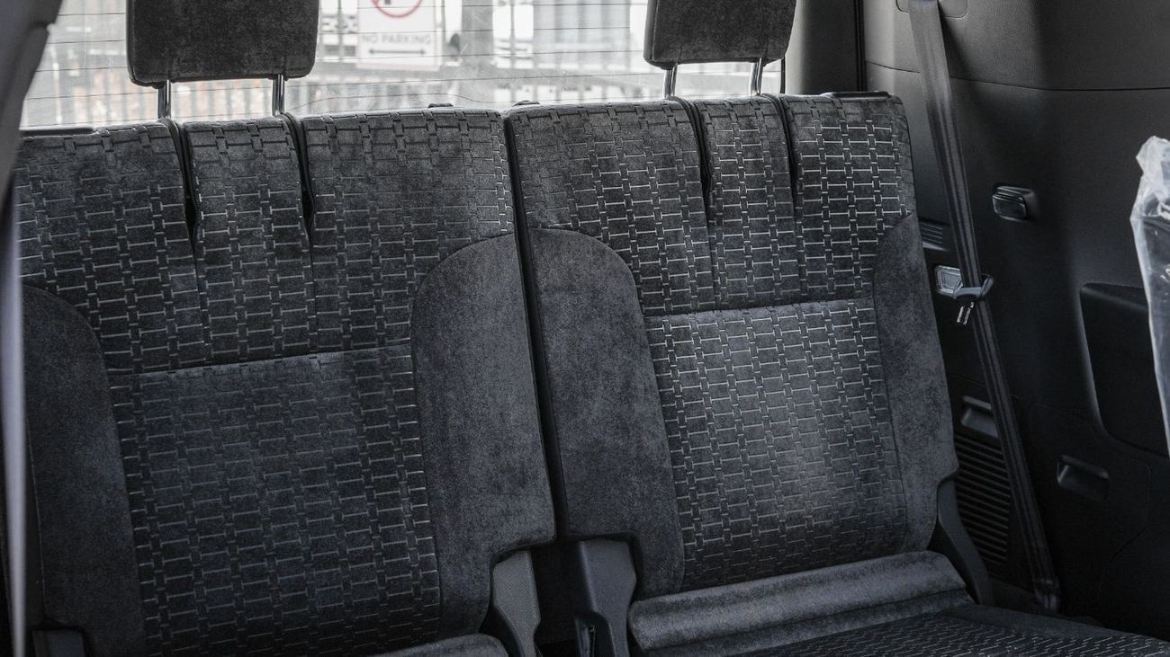 تويوتا لاند كروزر 2026 Toyota Land Cruiser GXR 4.0L AT Petrol (White-Black)