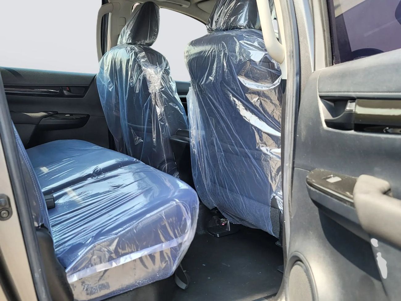 تويوتا هيلوكس 4X4 Diesel 2.8L Right Hand Drive (RHD)