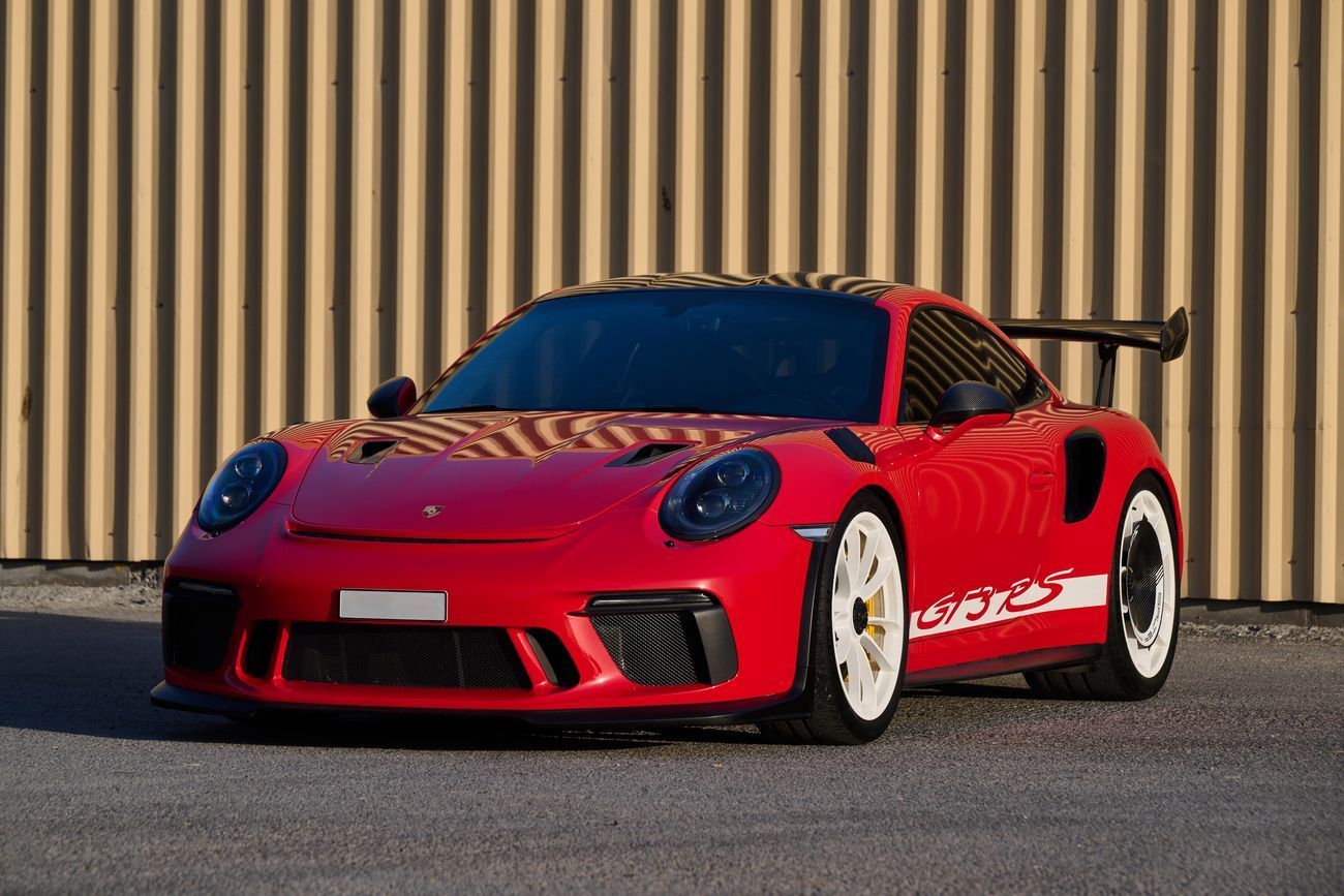 بورش 911 بورشه GT3 RS - Weissach  بورشه 911 GT3 RS مميزة جدًا مع الحزمة النادرة والمطلوبة "Weissach". في الجي