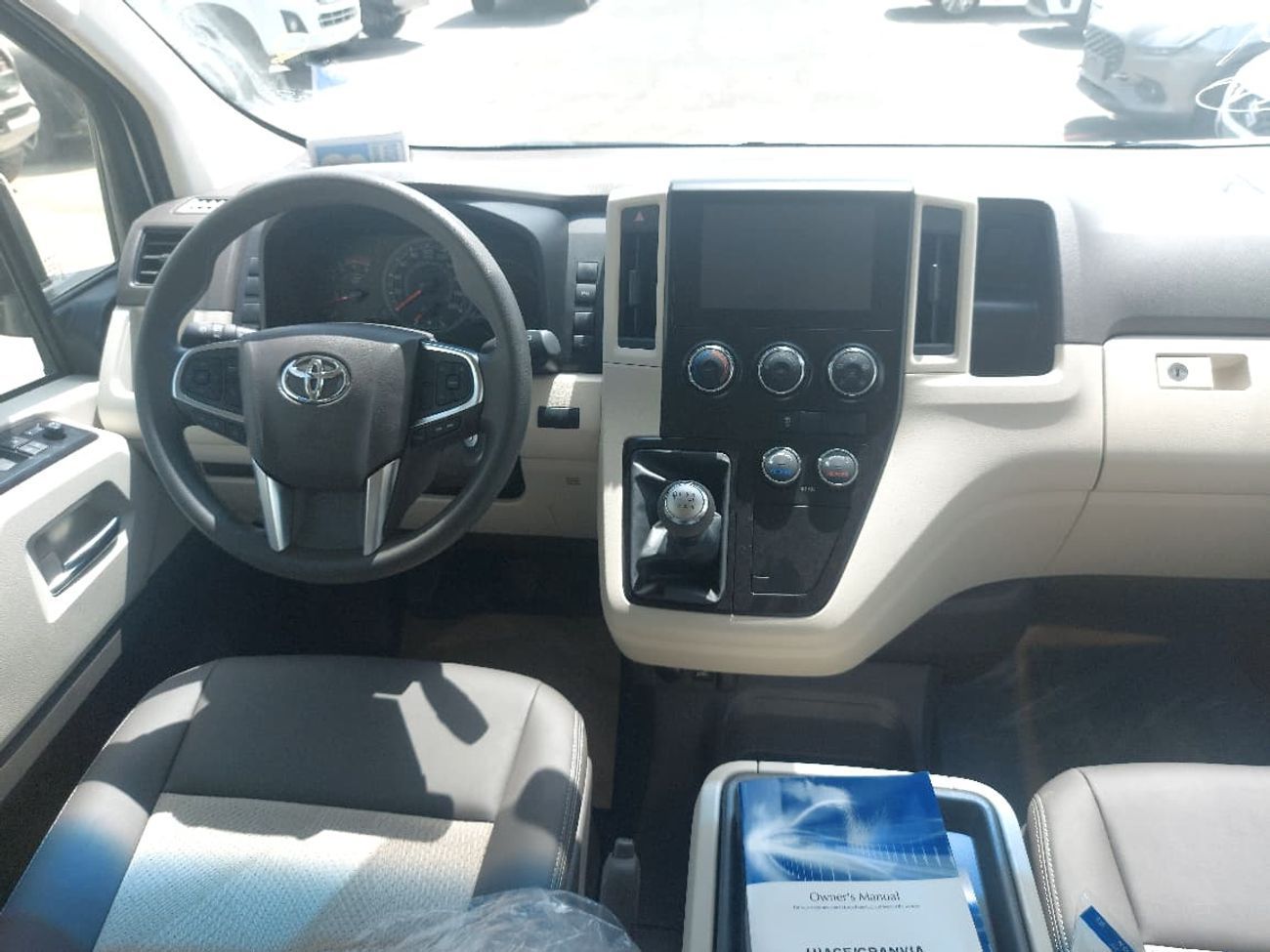 Toyota Hiace 2.8L DIESEL HIGH ROOF 13 SEATER MANUAL TRANSMISSION