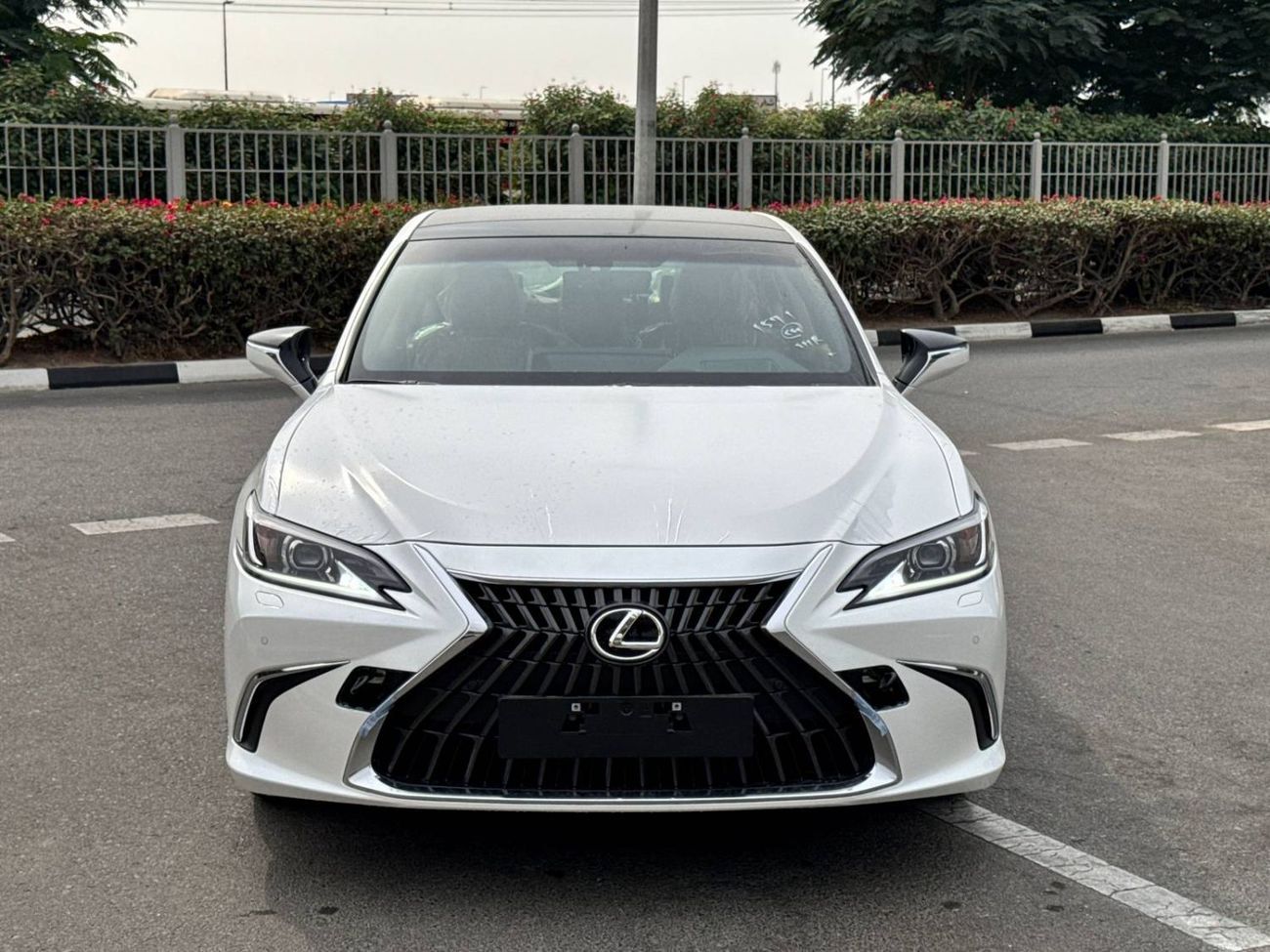 لكزس ES 350 2025 LEXUS ES350 3.5L PANAROMIC ELITE GCC BRAND NEW 0KM