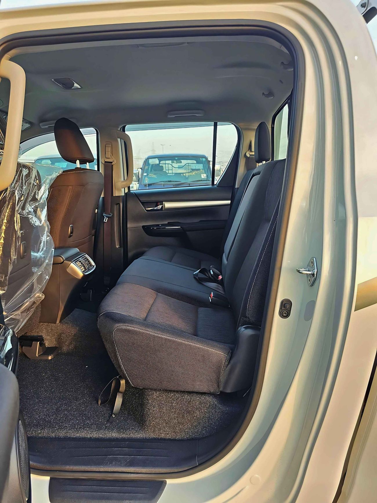 Toyota Hilux WIDE BODY/ 2.7L Petrol / Manual Gear / Push Start / Auto A/C (CODE# HPDWMF)