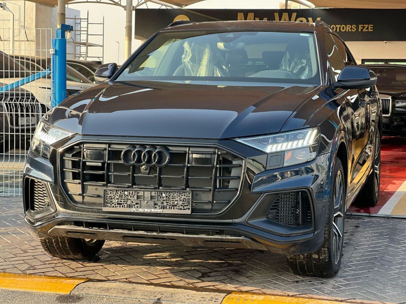 Audi Q8 2023-Audi Q8 55 TFSI Quattro-SLINE