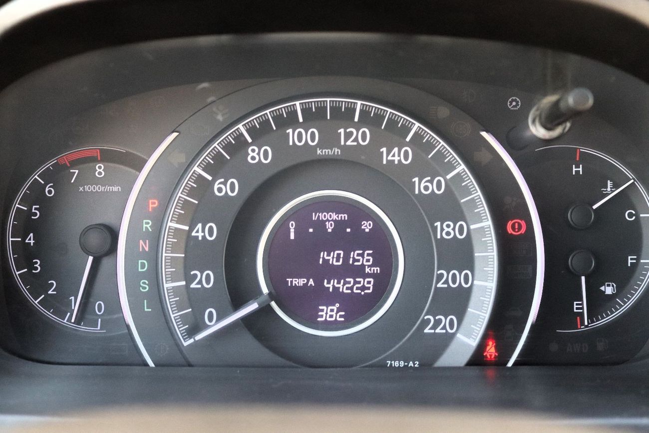 هوندا سي آر في LX خالية من الحوادث - خليجي - فتحة سقف - بحالة الوكالة من الداخل والخارج