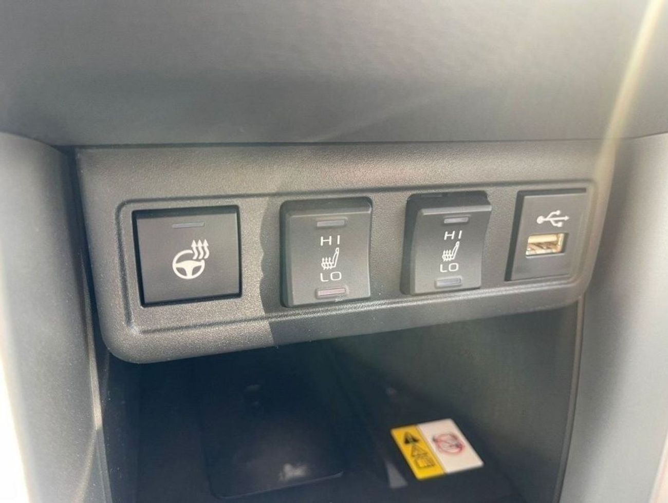 تويوتا كورولا كروس NEW 2023 TOYOTA COROLLA CROSS 2.0L FULL OPTION