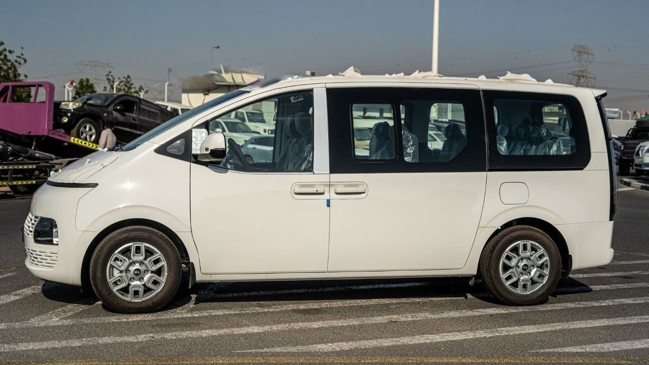 هيونداي ستاريا COMFORT Premium 11-Seater 2.2-liter 4-cylinder Turbo-charged Diesel 2024YM
