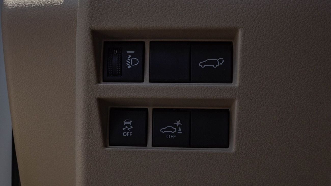 Toyota Land Cruiser 2026 Toyota Land Cruiser 300 GXR 4.0L AT Petrol 4WD (White-Beige)