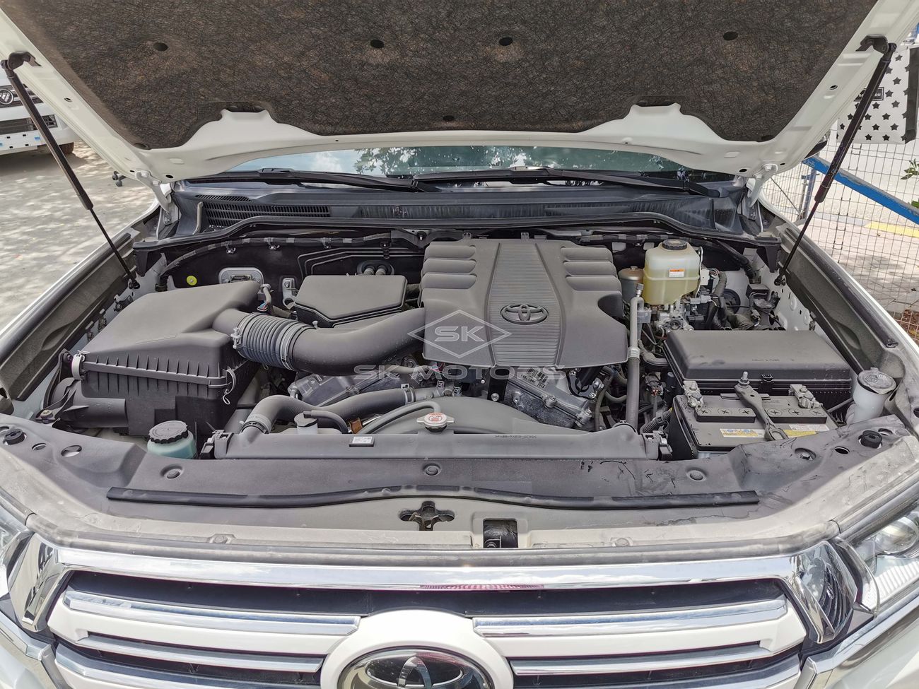 تويوتا لاند كروزر 4.0L, 18" Rims, Front Power Seats, Leather Seats, DVD, Rear Camera, Sunroof (CODE # GXR07)