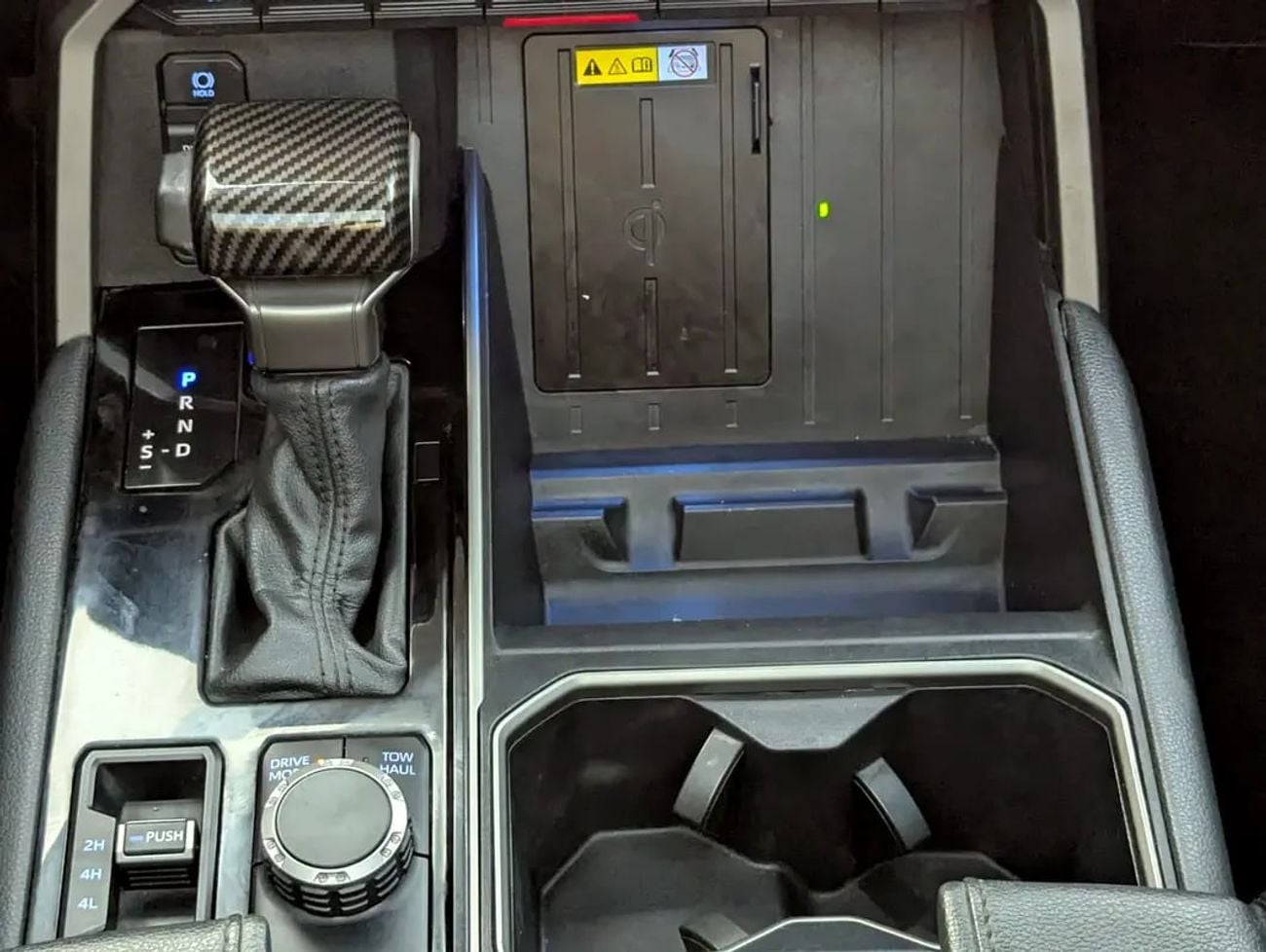 تويوتا تاندرا CREWMAX LIMITED EDITION 4X4 PANORAMIC ROOF IN EXCELLENT CONDITION