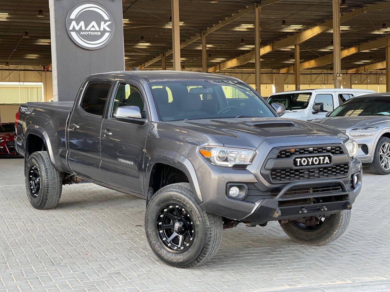 تويوتا تاكوما TRD / V6 / طويل / دخول بدون مفتاح / تشغيل بدون مفتاح / شاشة كبيرة / بحالة ممتازة