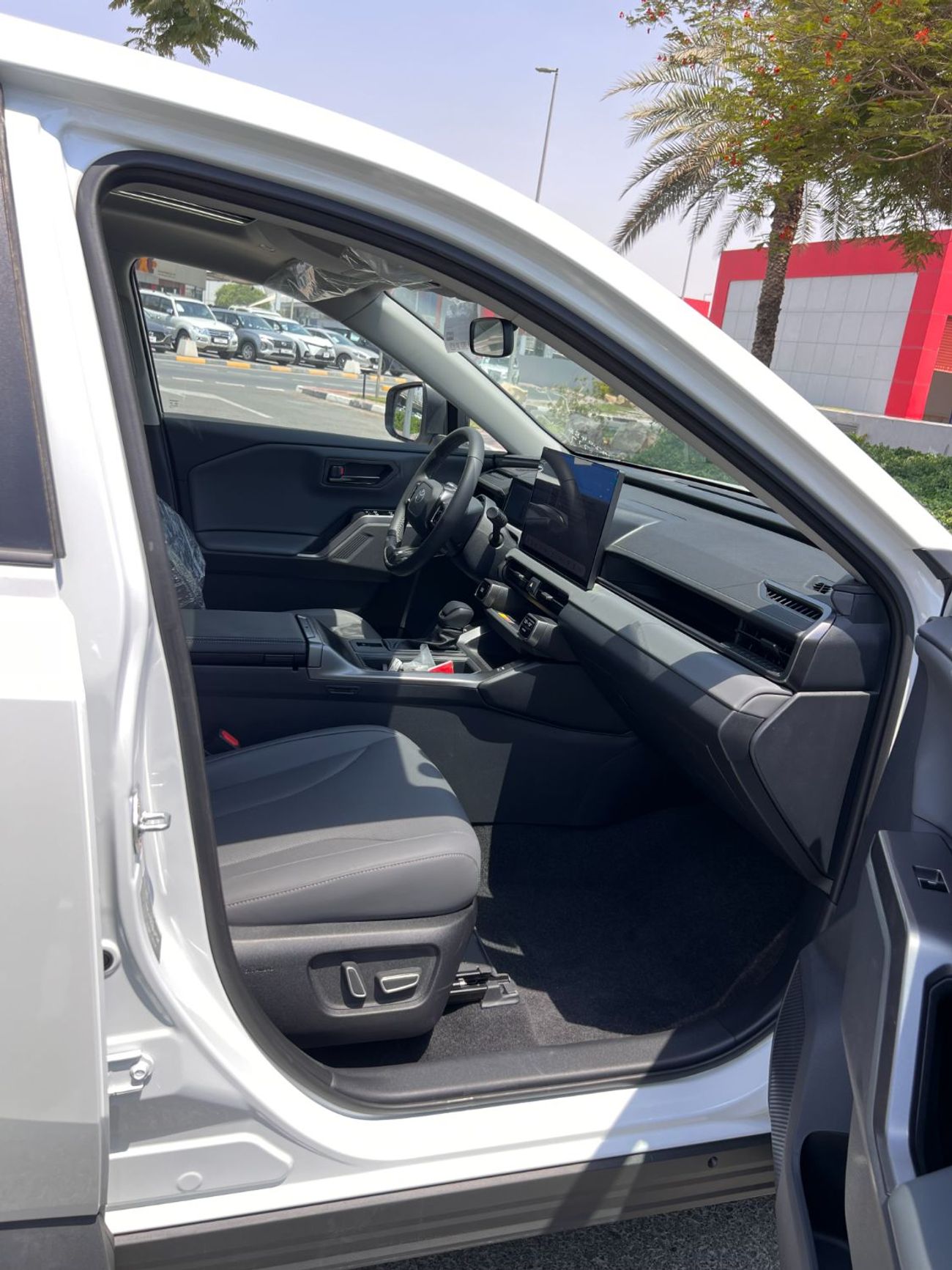 تويوتا راف ٤ TOYOTA RAV4 2.0 4WD LUXURY -2026YM
