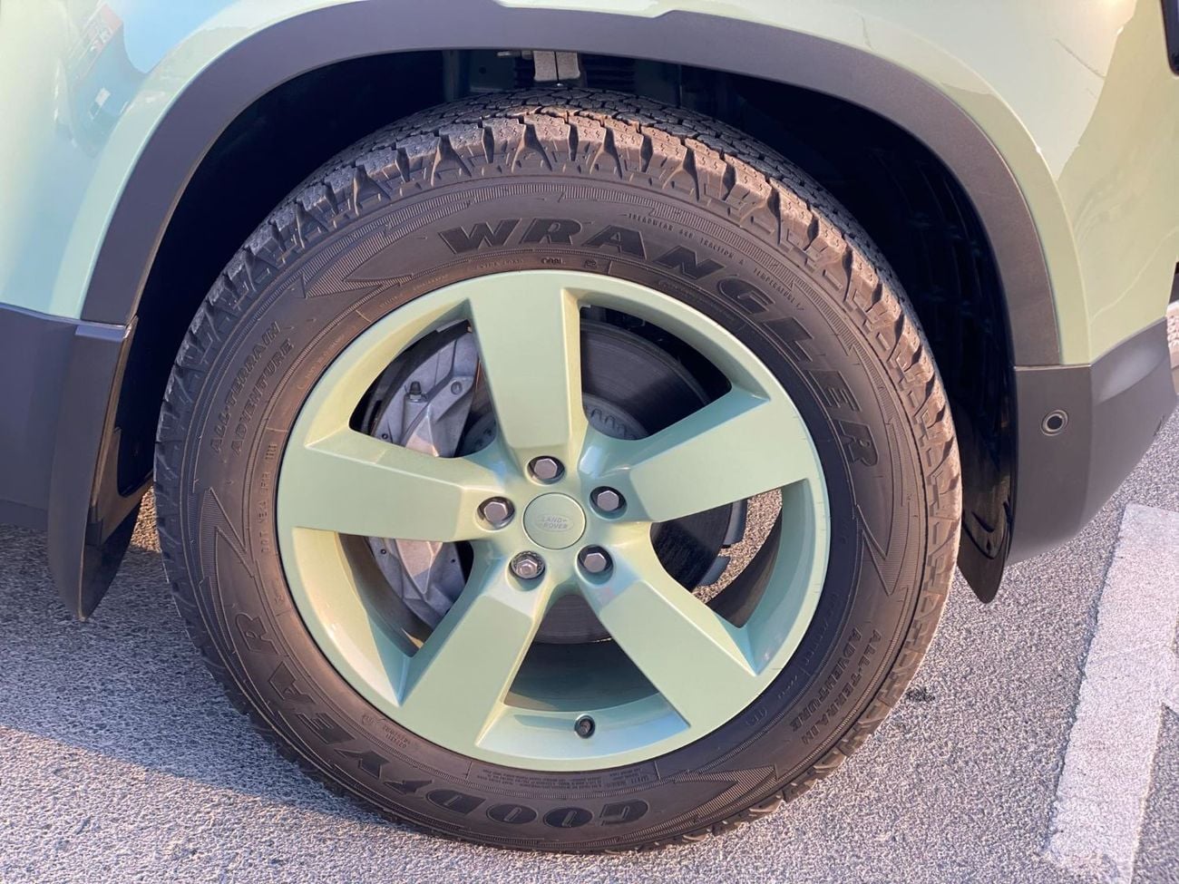 لاند روفر ديفندر P400 90 HSE 3.0L (5 Seater)