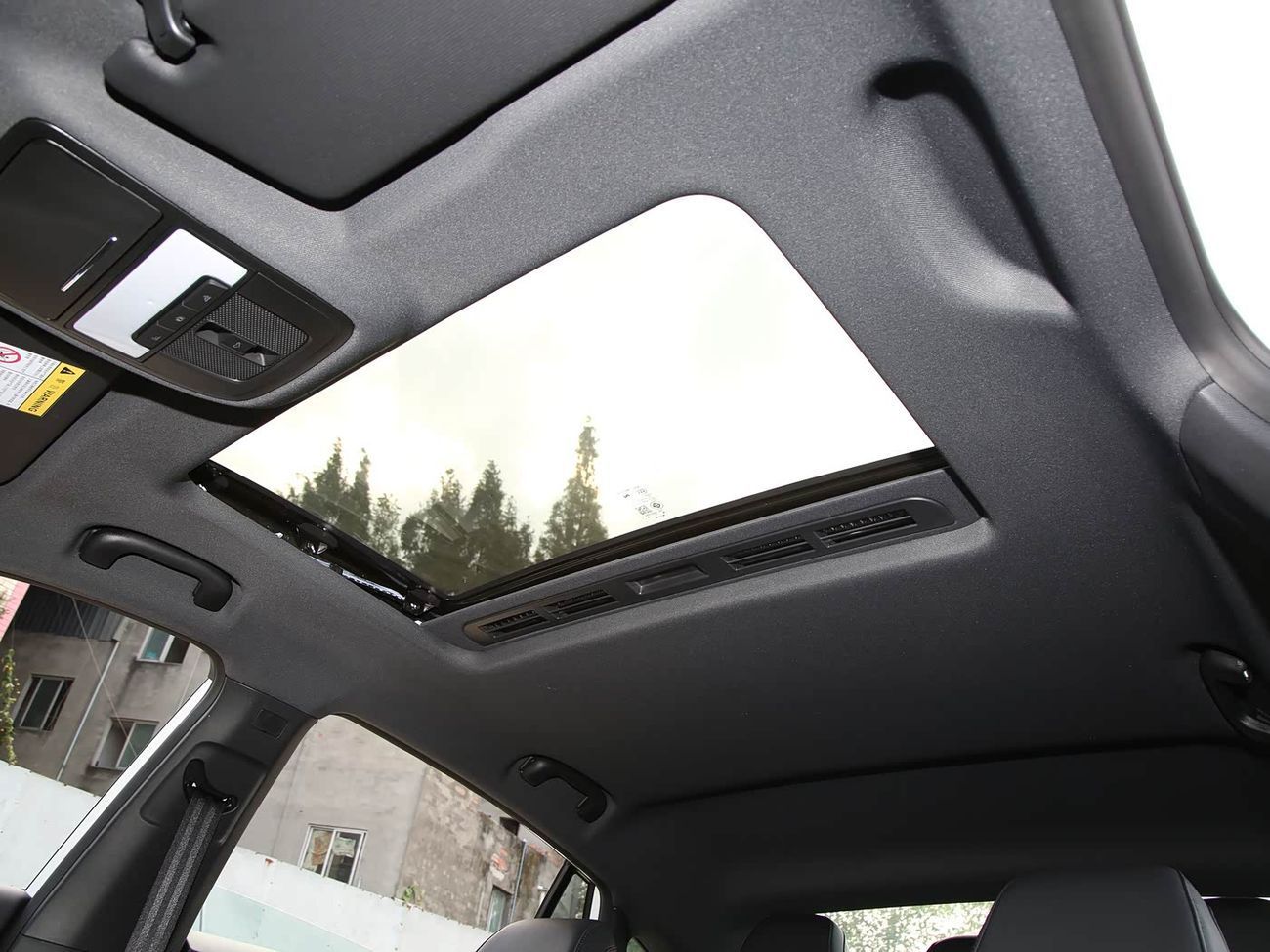 أم جي 5 MG5 2025 180DVVT Global Deluxe Edition - Automatic with Sunroof | Export price