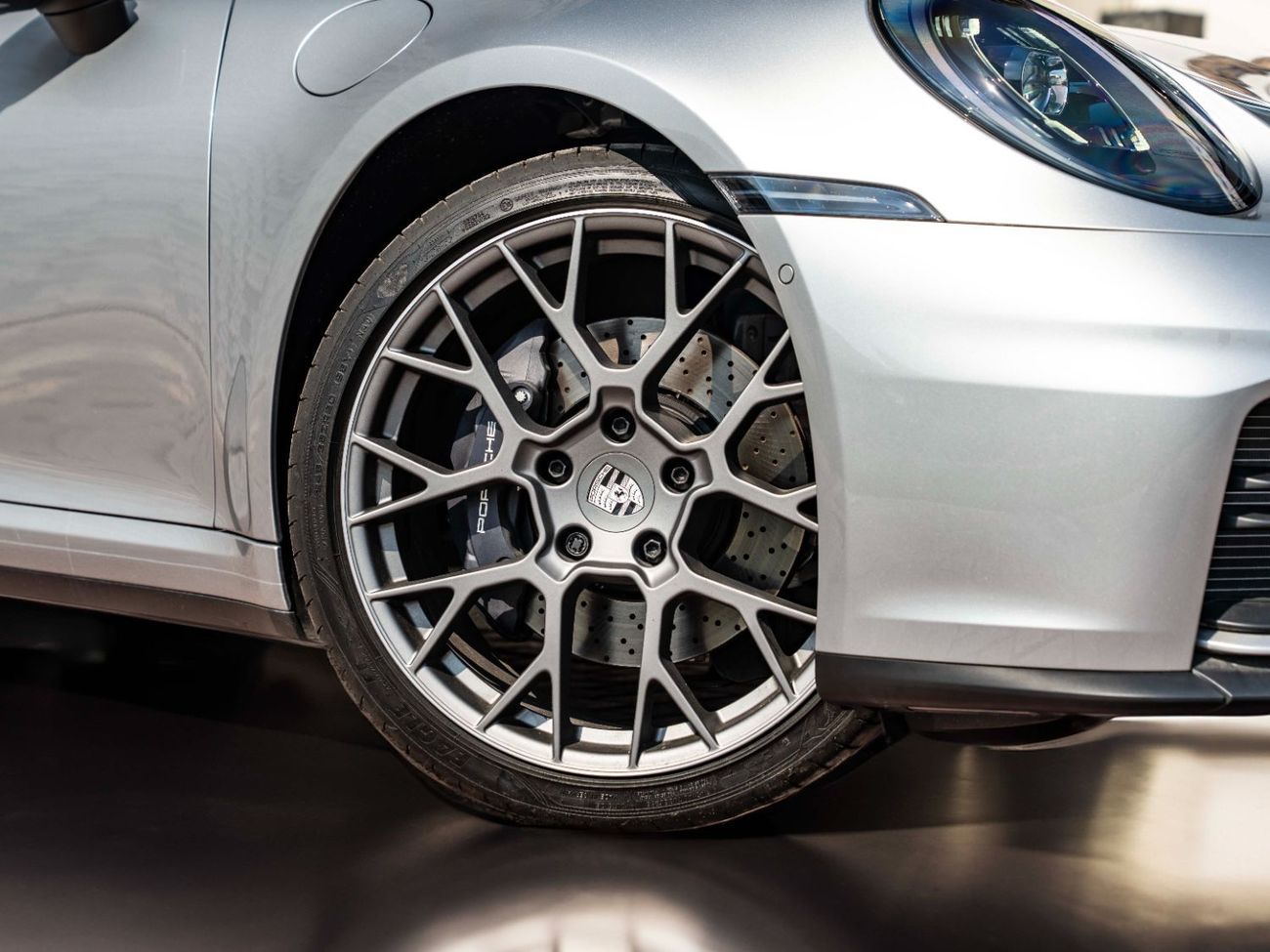 Porsche 911 Carrera 3.0L (444 HP) Coupe