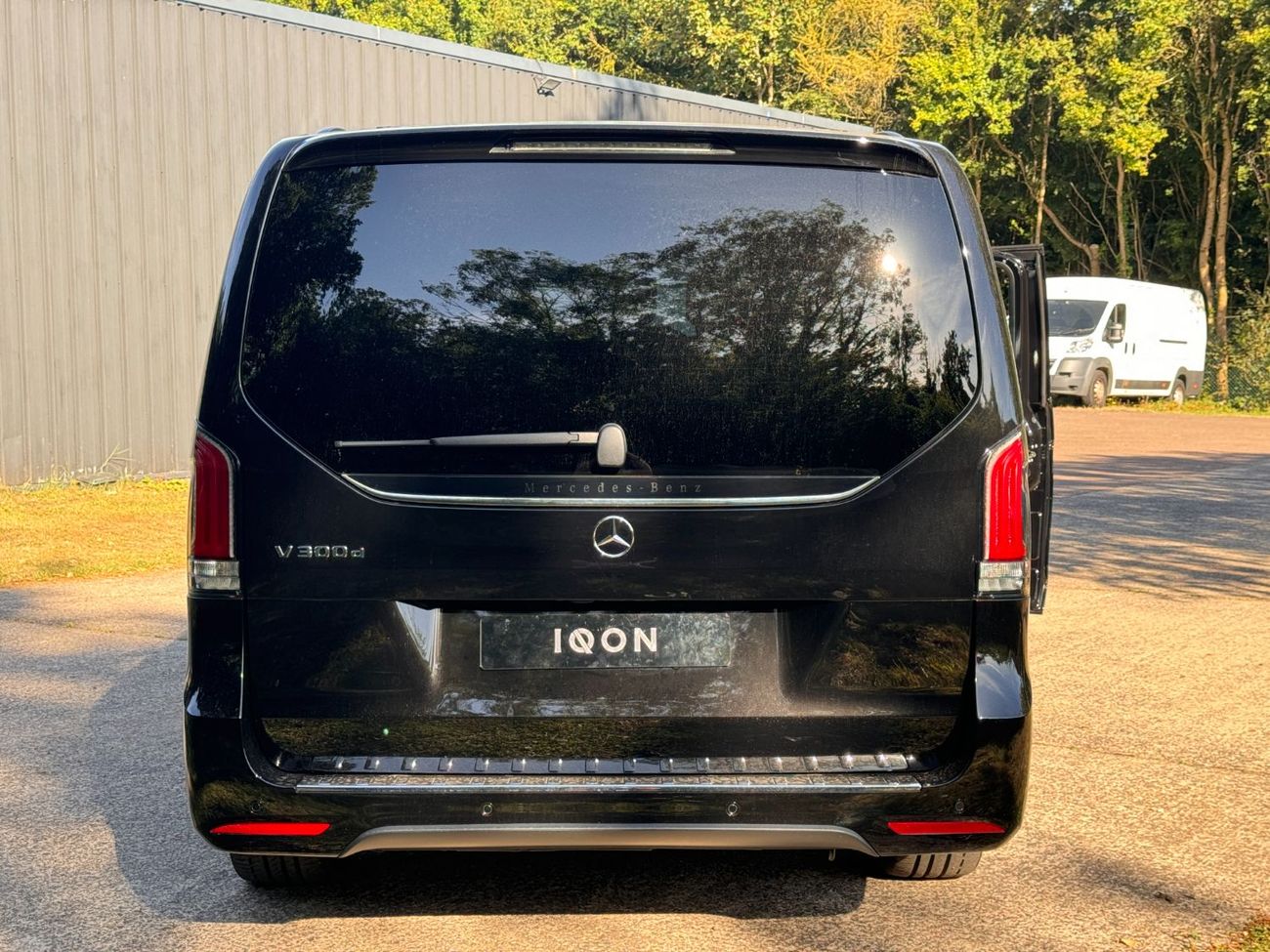 مرسيدس بنز V 300 NEW SHAPE V300d With Full VIP Conversion AVAILABLE IN LEFT OR RIGHT HAND DRIVE