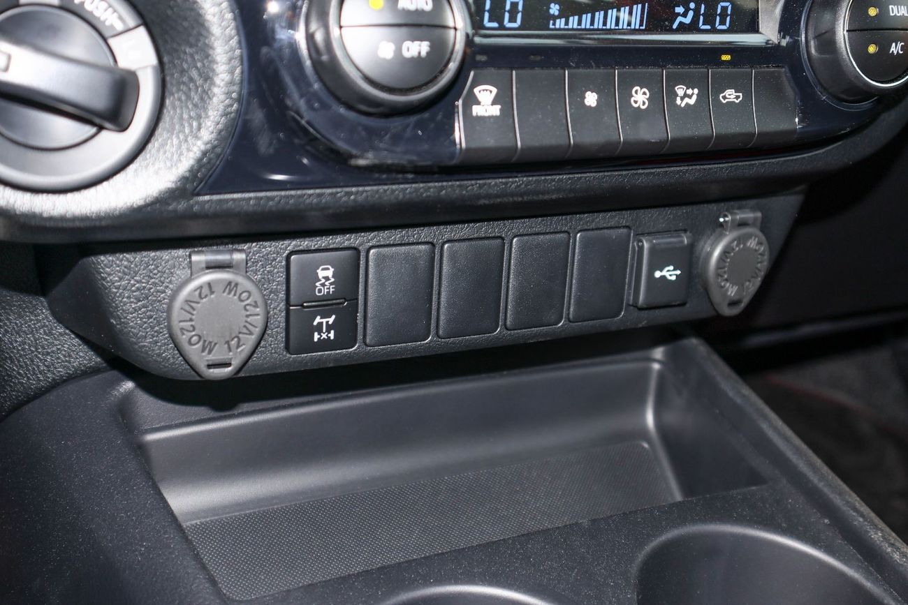 تويوتا هيلوكس GR Sport 4.0L