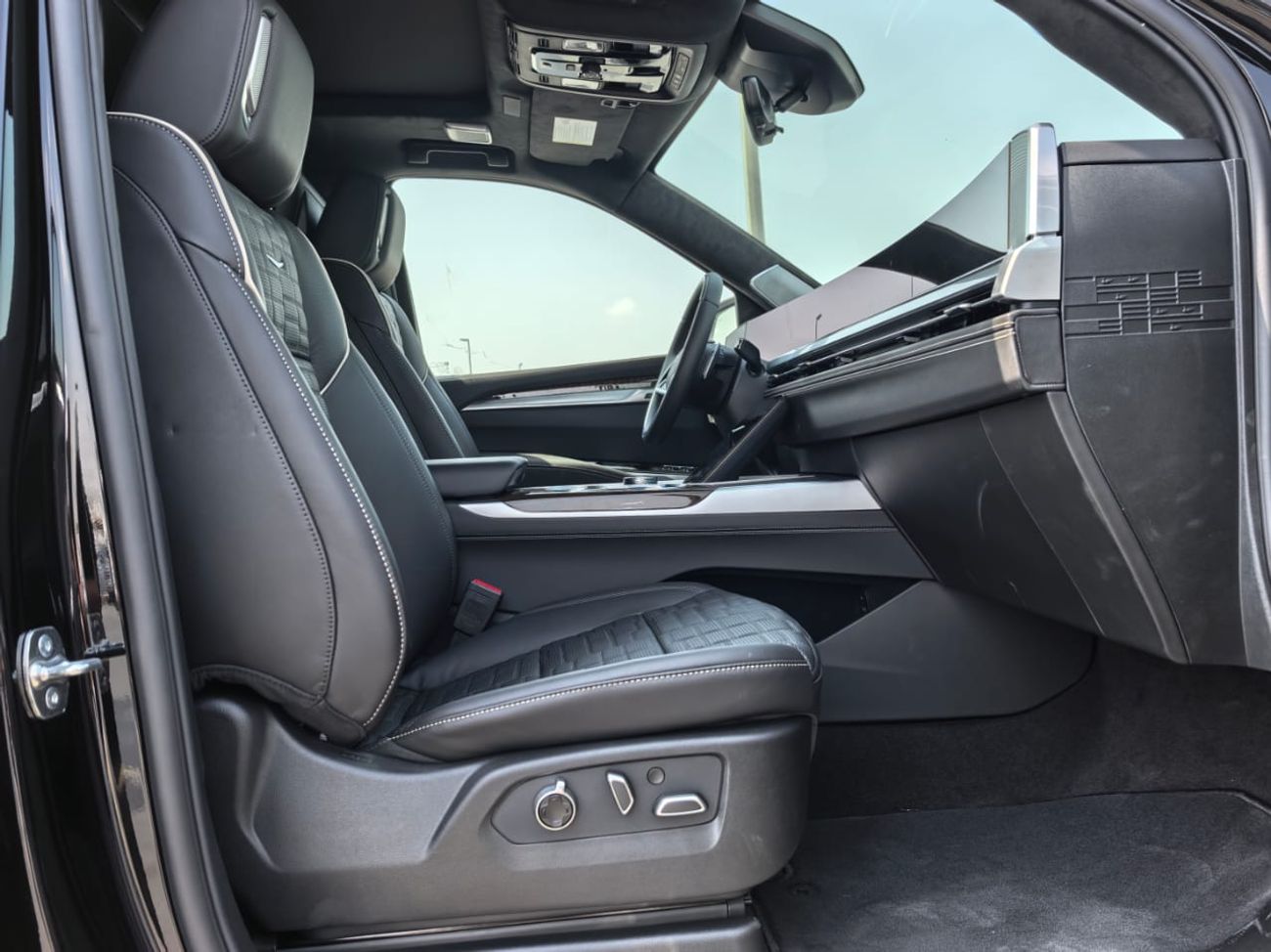 Cadillac Escalade ESV(Long)Sport Platinum Onyx Black Pkg | Fridge | 545k for local registration